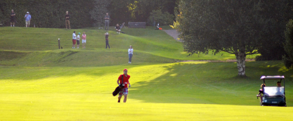 Steve Jeffs sets new World Record! Fastest 500 Yard PAR 5 Run - British ...